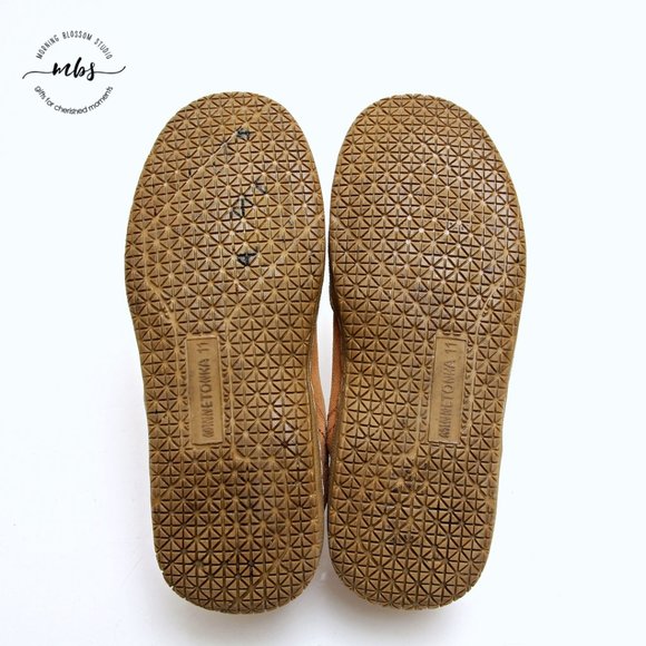Minnetonka Tommy Traditional Scuff Leather Slip Ons in Tan Men Size 11 - Picture 10 of 12